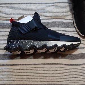 Sorel Kinetic sneakers black and red size 9